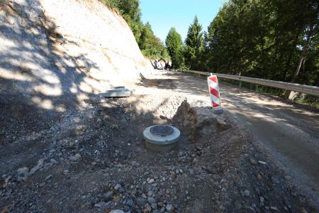 IZGRADNJA NOVE KANALIZACIJE IN OBNOVA CESTE BEGUNJE CERKNICA 09 FOTO LJUBO VUKELIČ